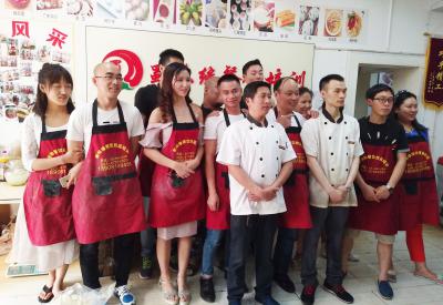 成都小郡肝串串火鍋哪里可以學習正宗底料？短期串串火鍋底料培訓