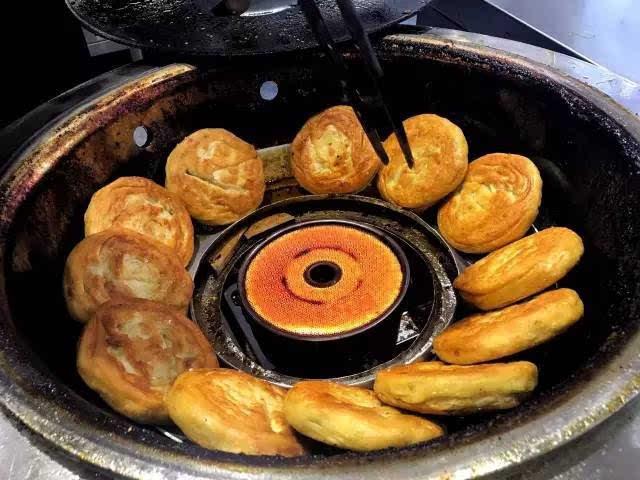 成都軍屯鍋盔更層次更酥脆的秘密 成都軍屯鍋盔更層次更酥脆的秘密