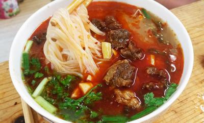 火鍋米線技術(shù)培訓(xùn)哪里好？麻辣鮮香地道重慶味