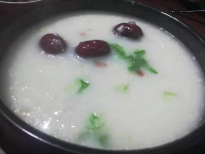 砂鍋粥技術培訓班多少錢？飄味緣小吃培訓學校詳解